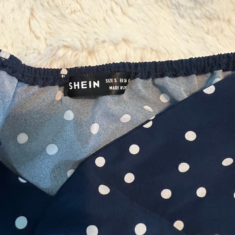 Size small - Picture 2 of 4